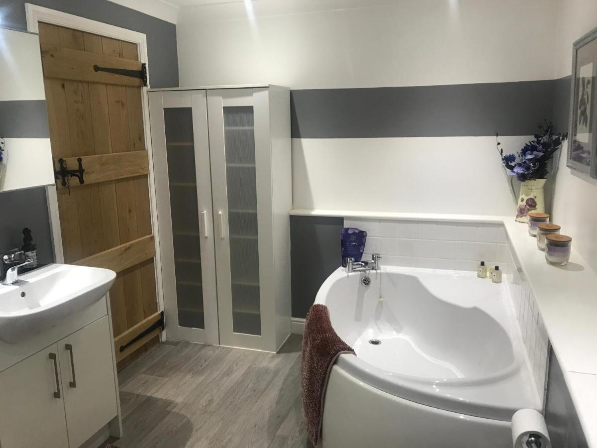 The Master Suite, Enjoy The Countryside In Style Ashover Екстериор снимка